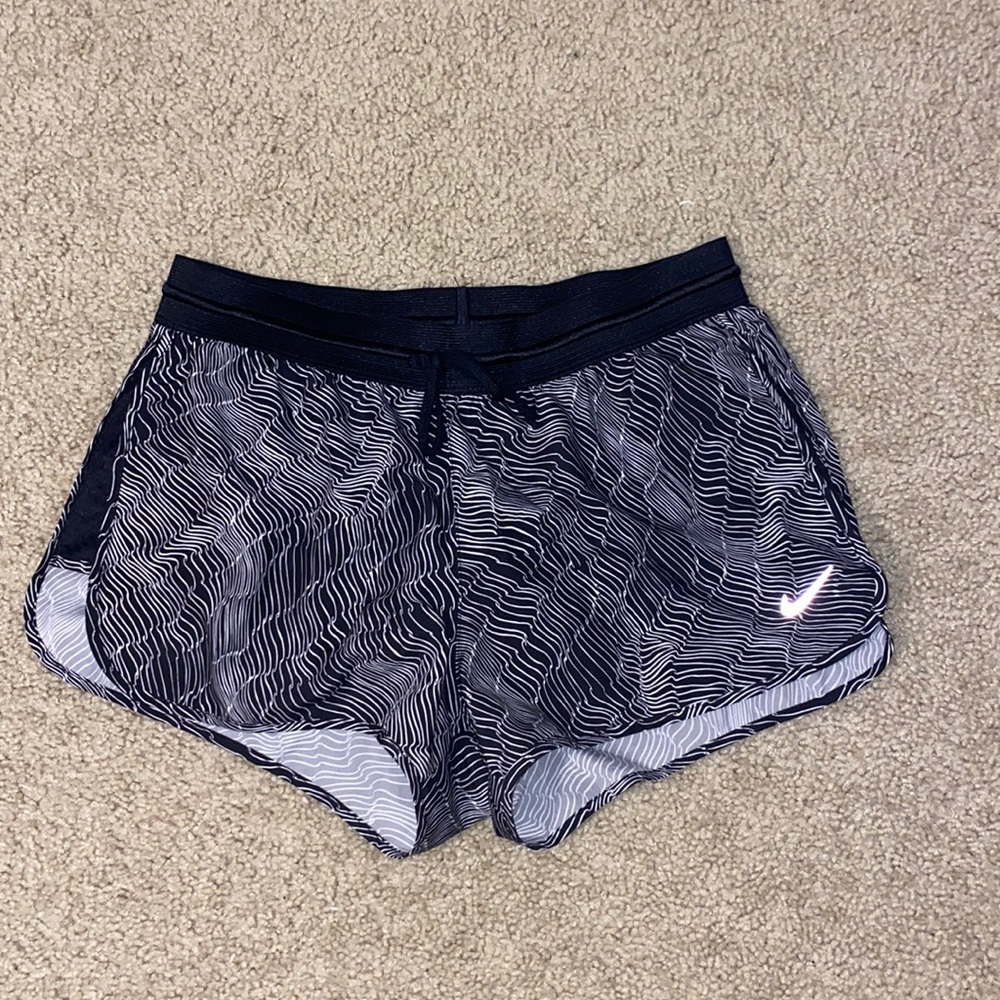 NEVER WORN NIKE SHORTS